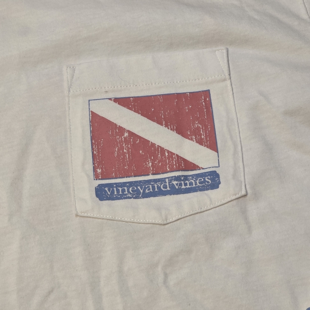 Vineyard Vines Medium Long Sleeve Pocket Tee "Dive Bar" Like New - Picture 3 of 8